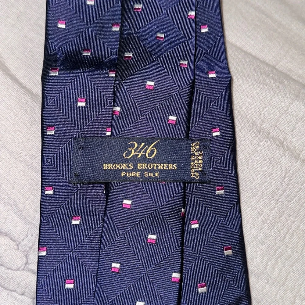346 Brooks Brothers Navy and Red Silk Tie - Picture 1 of 2